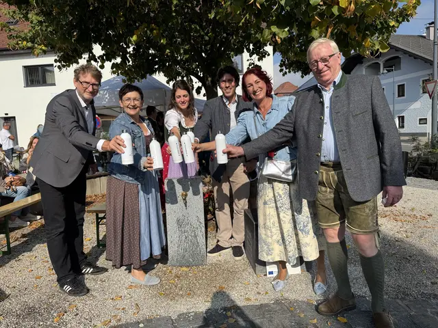 Walter Schnauder, Manuela Gschwandtner, Antonia und Friedrich Mayr-Melnhof, Claudia Sperr und Ernst Pachler bei der Eröffnung des Trinkbrunnens in St. Georgen. | Foto: Regatta
