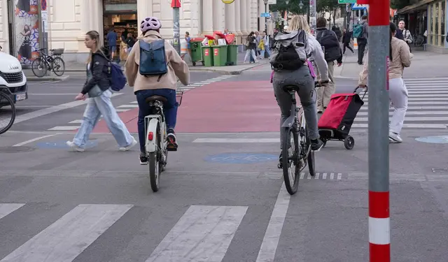 Die Arbeiten am neuen Ringradweg haben offiziell begonnen. | Foto: Andreas Pölzl/MeinBezirk