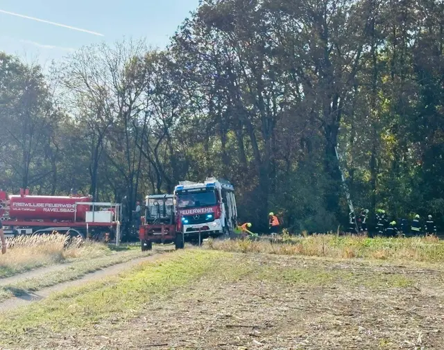 Auch die Freiwillige Feuerwehr Gars am Kamp aus dem Bezirk Horn unterstützte die örtlichen Kräfte mit dem WLA-Tank 12.500 und stellte die Einsatzreserve sicher. | Foto: Freiwillige Feuerwehr Gars am Kamp