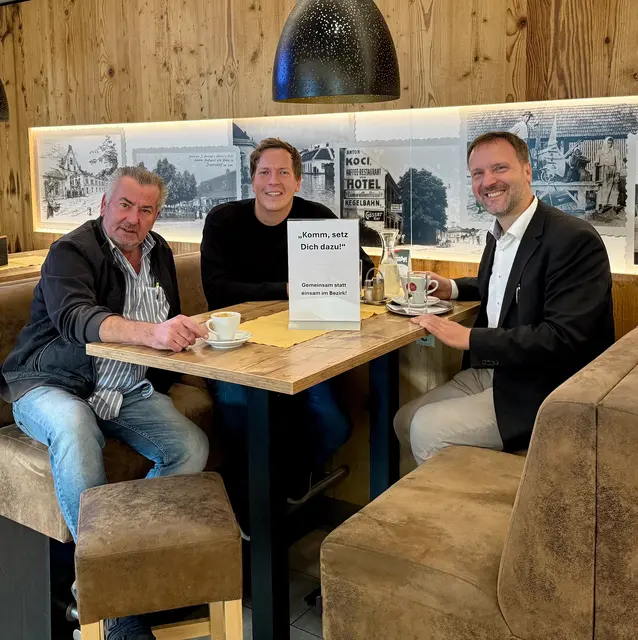 Wirt Walter Reuter, Patrick Gasselich und Markus Fiala (v.l.n.r.) im Gasthaus Koci. | Foto: z.V.g.