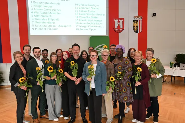 Die Liste umfasst 18 Kandidatinnen sowie Kandidaten und vereint erfahrene Politikerinnen und Politiker mit neuen Gesichtern. Angeführt wird sie von Stadträtin Eva Schobesberger, die 2027 auch für das Bürgermeisteramt antreten wird. | Foto: Grüne Linz