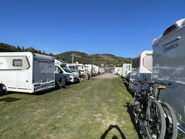 Zahlreiche Camper reisten mit ihren Wohnmobilen und Wohnwägen an, und verbrachten das Jubiläumswochenende auf den dafür vorgesehenen Stellplätzen. | Foto: MeinBezirk/Helmut Riedl