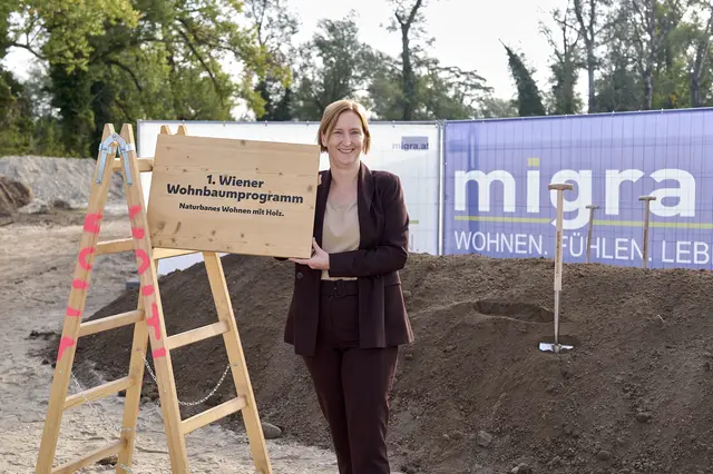 Wohnbaustadträtin Elke Hanel-Torsch nahm den Spatenstich im Rahmen des Wiener "Wohn-Baum-Programms" vor. | Foto: StadtWien/Markus Wache