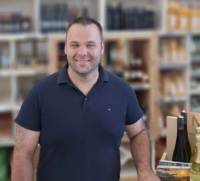 Nahversorger Andreas Pretterhofer geht für den Bezirk Weiz ins Rennen.  | Foto: Nah&amp;Frisch Pretterhofer