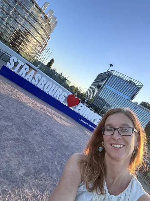 Redakteurin Alexandra Goll erhielt Einblicke in die Tätigkeiten der EU. Besonders der Abschlusssatz von EU-Kommissionspräsidentin Ursula von der Leyen blieb im Gedächnis: „Es lebe Europa, nehmen wir unsere Zukunft in die Hand.“ | Foto: Alexandra Goll