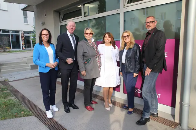 Auch zahlreiche Vertreter der Politik kamen zur Eröffnung. | Foto: Stadtgemeinde Schwechat