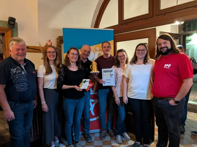 Vizebürgermeister Walter Holzknecht, Annika Schnabler, Das Siegerteam "Die Grubis" mit Sandra, Andreas, Stefan und Bettina Gruber, Evelyn Gratzer und Manuel Schnittler. | Foto: SPÖ Hollenstein