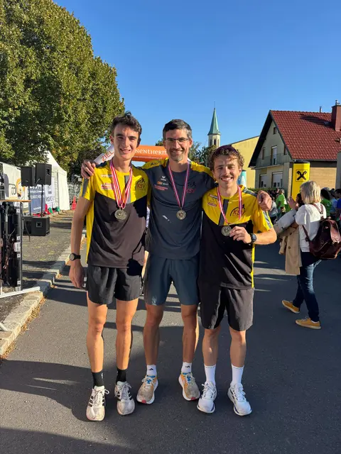 Elias Pölzl in der U23 und die Männermannschaft holten jeweils Bronze bei den Österreichischen Straßenlaufmeisterschaften. | Foto: KSV-LA