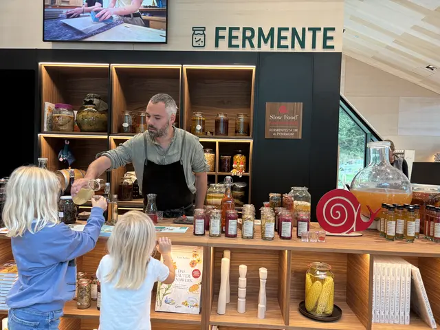 Fermentiert statt konserviert: Auf Fort Kniepass im Pinzgau wird die traditionelle Methode mit ihrer charakteristisch sauren Note neu belebt. In der Fort Kulinarik und im Shop können Besucher und Gäste diese Vielfalt genussvoll entdecken. | Foto: Sabrina Moriggl