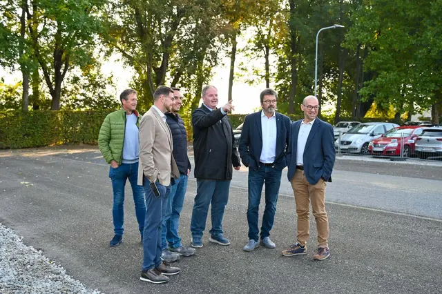 Johannes Kapitan, Manfred Daniel, Lukas Heimberger, Gerhard Lentschig, Franz Huber, Dominik Trappl bei der Begehung der neuen Parkplätze. | Foto: Julia Langstadlinger / Stadtgemeinde Horn