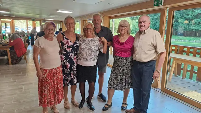 Rosamunde Weltzl, Maria Weixlbraun, Hermine Döller, Peter's Musik, Monika Lechner und Fritz Stamberger. | Foto: Markus Kahrer
