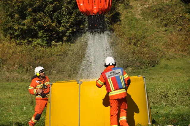Ein weiterer Schwerpunkt lag auf der Zusammenarbeit mit einem Hubschrauber. | Foto: BFV Kitzbühel/Feuerwehr Aschau
