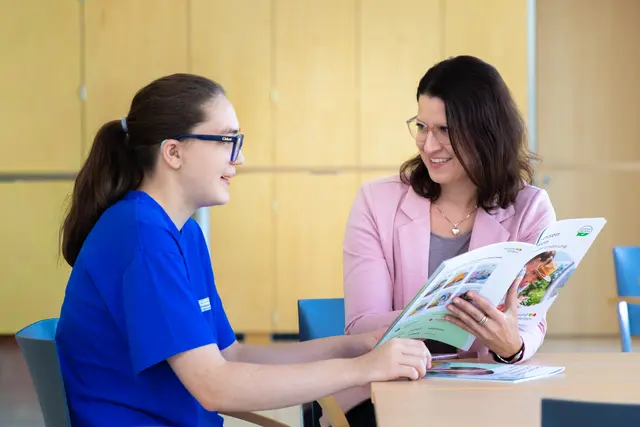 Im Kurs „gesund bleiben“ werden Gesundheitswissen und praktische Fähigkeiten vermittelt. Dabei bleibt auch Raum für individuelle Fragen der Teilnehmenden. | Foto: Jorj Konstantinov