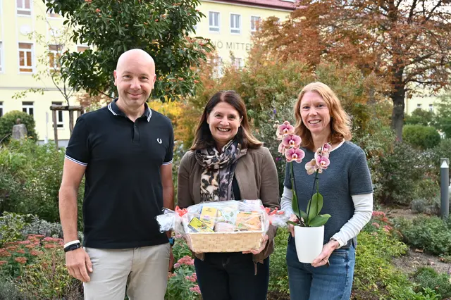 Roland Surböck (Leiter VHS Horn), Jutta Gröschel und Maria Hofmann (Büroorganisation VHS Horn). | Foto: Julia Langstadlinger / Stadtgemeinde Horn