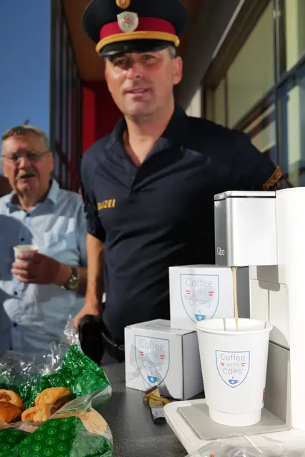Coffee with Cops – hier bei einer Aktion in Wimpassing im Schwarzatale. | Foto: Santrucek