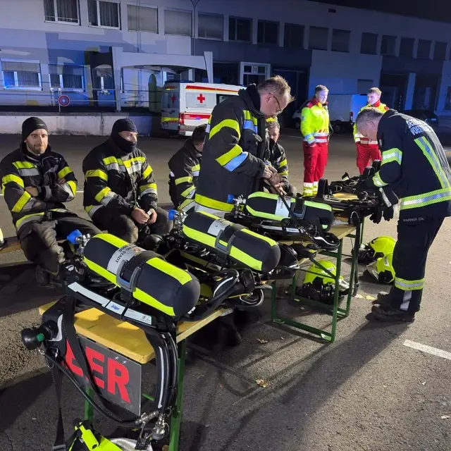 Der Einsatz war für die Feuerwehr körperlich sehr anstrengend. Sieben Stunden standen sie im Einsatz.  | Foto: Feuerwehr Kindberg-Stadt