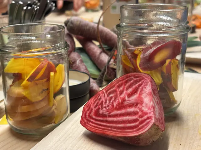 Nur hochwertige Lebensmittel kommen im Fermentationszentrum ins Glas.  | Foto: Sabrina Moriggl