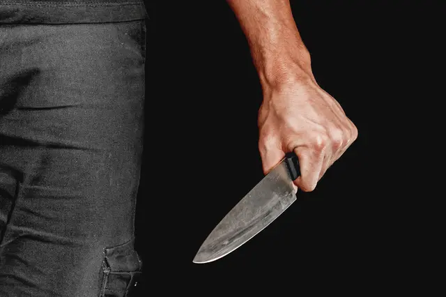 Ein 22-Jähriger soll während eines Schnuppertages auf einen vier Jahre älteren Mitbewerber losgegangen sein. (Symbolbild) | Foto: ilya1993/Panthermedia