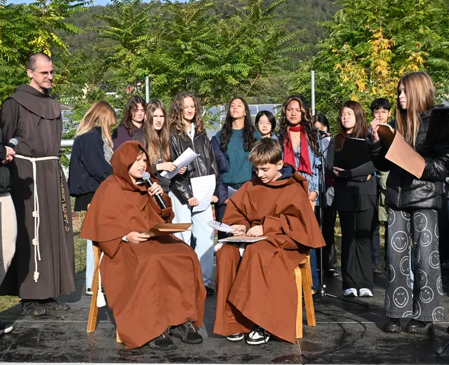 Schüler spielten die Geschichte des heiligen Franziskus nach.  | Foto: ORG Schulschwestern