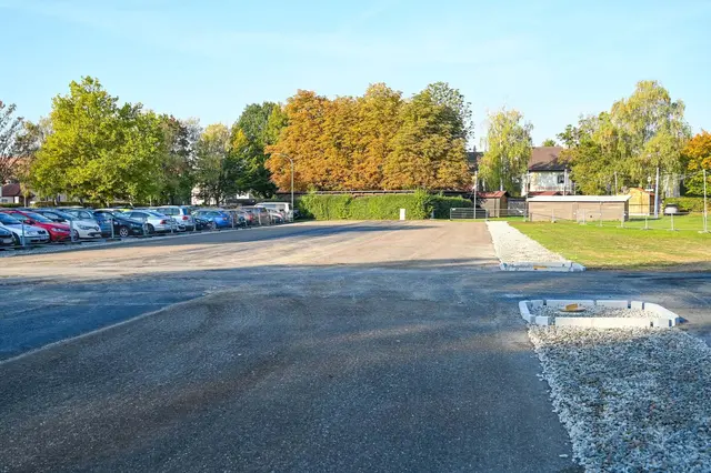 Auf dem Festgelände der Stadtgemeinde Horn entstanden insgesamt 102 neue Parkplätze für die Mitarbeiter des Landesklinikums. | Foto: Julia Langstadlinger / Stadtgemeinde Horn