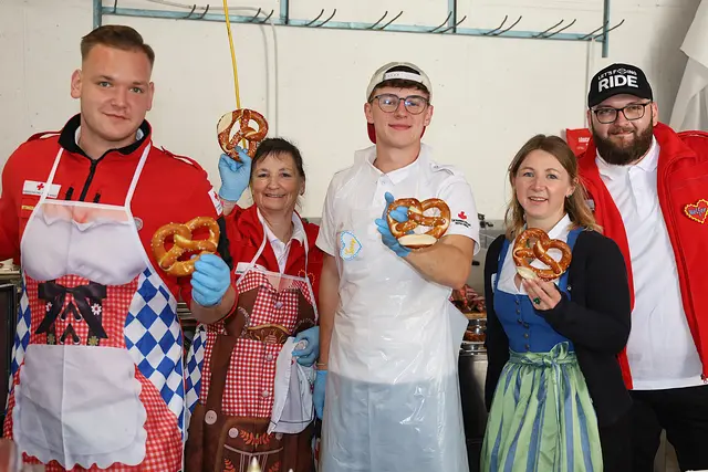 Festveranstalter mit Brezln