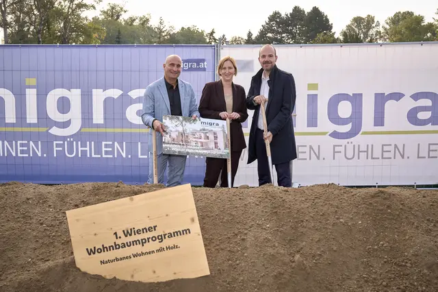 Wohnbaustadträtin Elke Hanel-Torsch und die beiden Migra-Geschäftsführer Alfred Petritz und Smajo Pasalic (v.l.). | Foto: StadtWien/Markus Wache