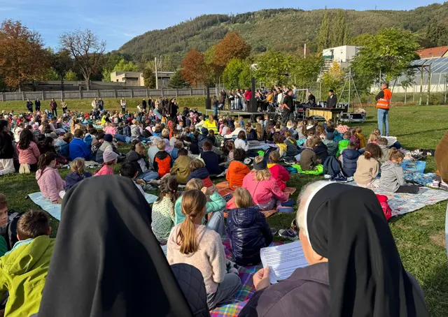 Der Sportplatz der Schulschwestern wurde zum "Festplatz".  | Foto: ORG Schulschwestern