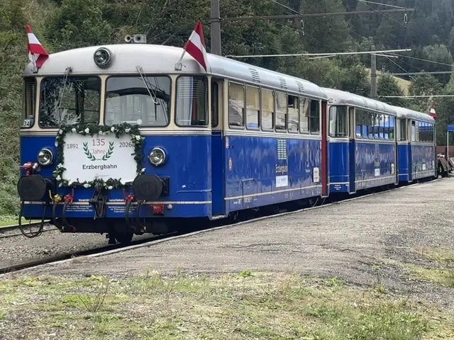 Am 9. Oktober und 10. Oktober finden jeweils ab 15 Uhr ab dem Bahnhof Vordernberg Markt die Themenfahrten „Sturm und Maroni am Präbichl“ mit der Erzbergbahn statt. | Foto: RegioFranz Leoben
