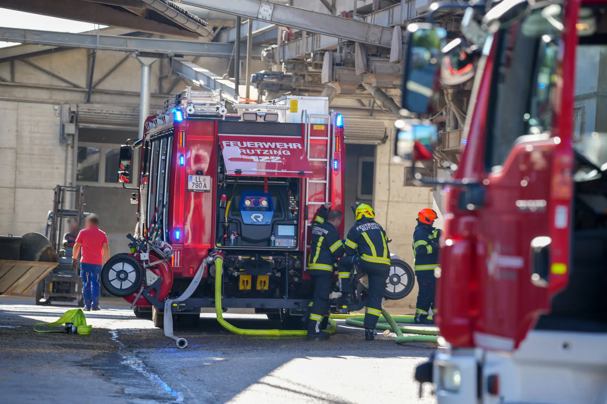 Brand in Hörsaching: Silobrand sorgte für Feuerwehreinsatz - Linz-Land