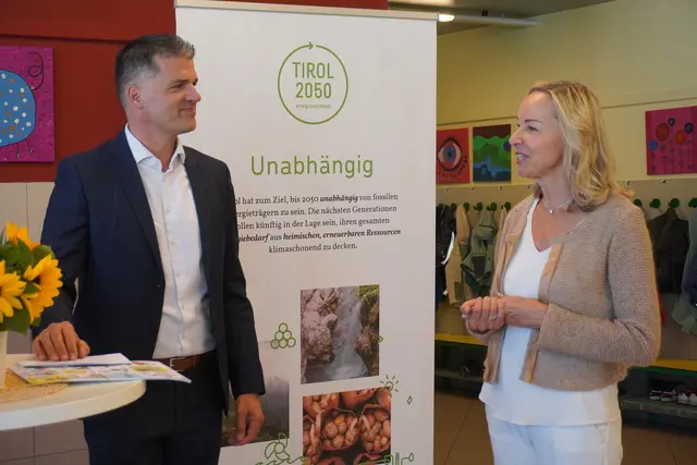Direktorin Gallmayer ist seit Jahren begeistert von den Workshops.  | Foto: AMG