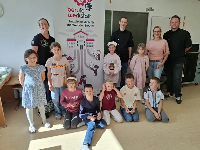 Gruppenfoto: Jacqueline, Martin, Manuela und Richard (vom bfi) mit den Kindern der 3. Schulstufe VS Pilgersdorf (Yael, Aurélie, Marie, Christoph, Elissa, Annabell, Maxim, Rylie und Emilio) | Foto: Verena Kainz