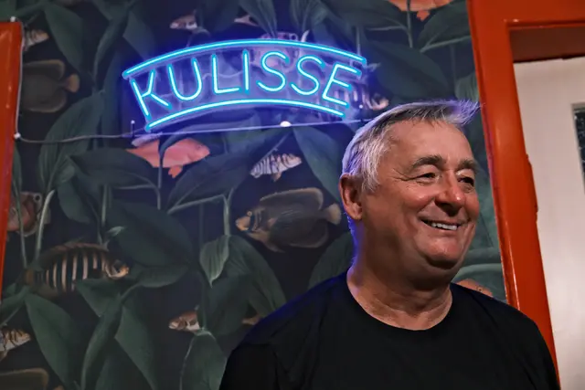 Zu Beginn seiner Karriere nannte der Kabarettist die Kulisse seine Heimat.  | Foto: Christopher Glanzl