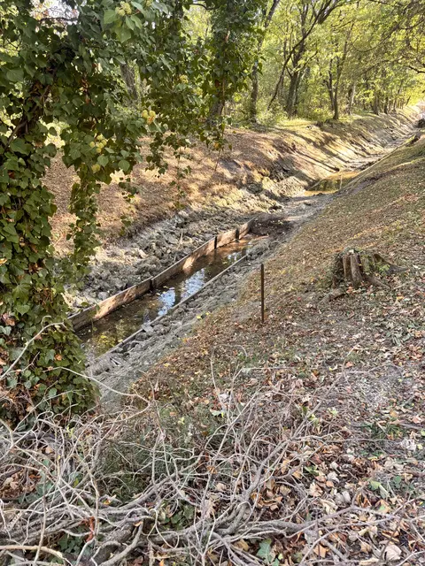 Wegen Grabungsarbeiten musste der Kehrbach an vielen Stellen trocken gelegt werden.