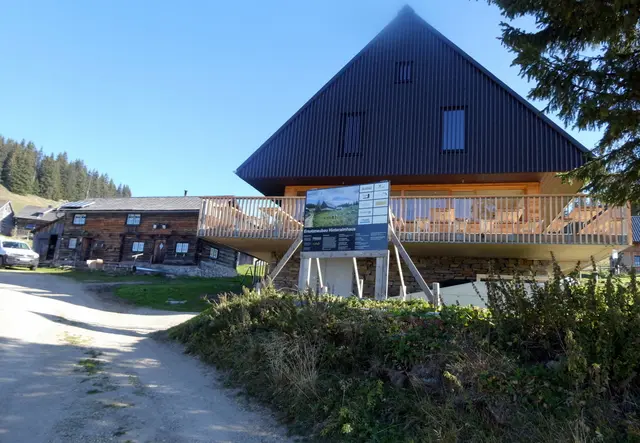 Die neue Hinteralmhaus, die Schutzhütte des Alpenvereins Edelweiß