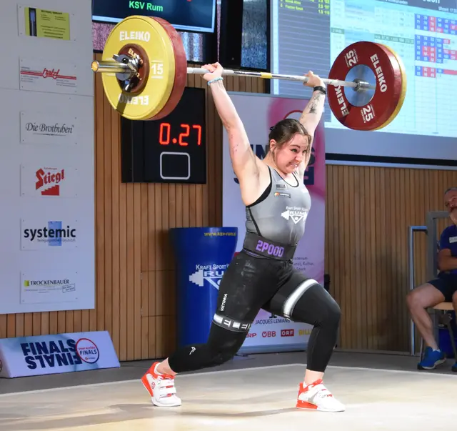Victoria Steiner (KSV Rum) beim Reißen, ihre letzte Nachwuchs EM bestreitet sie in der 69 kg Klasse. | Foto: Conny Högg