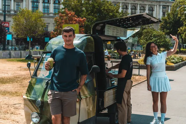 Das Wiener Unternehmen Espressomobil setzt nun auch auf Matcha.  | Foto: Espressomobil