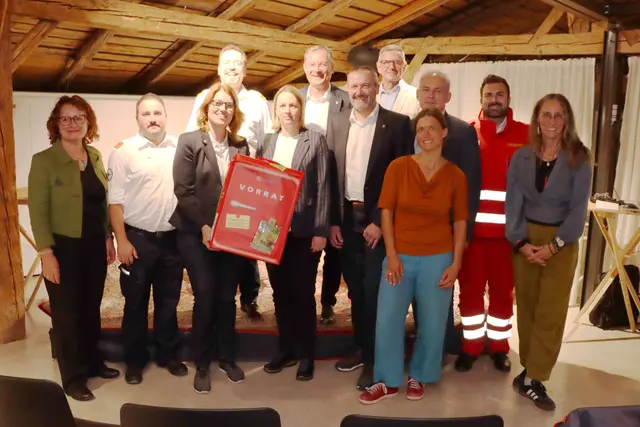 Die Experten und Referenten des Abends mit dem Organisationsteam der Stadtgespräche. | Foto: Plan