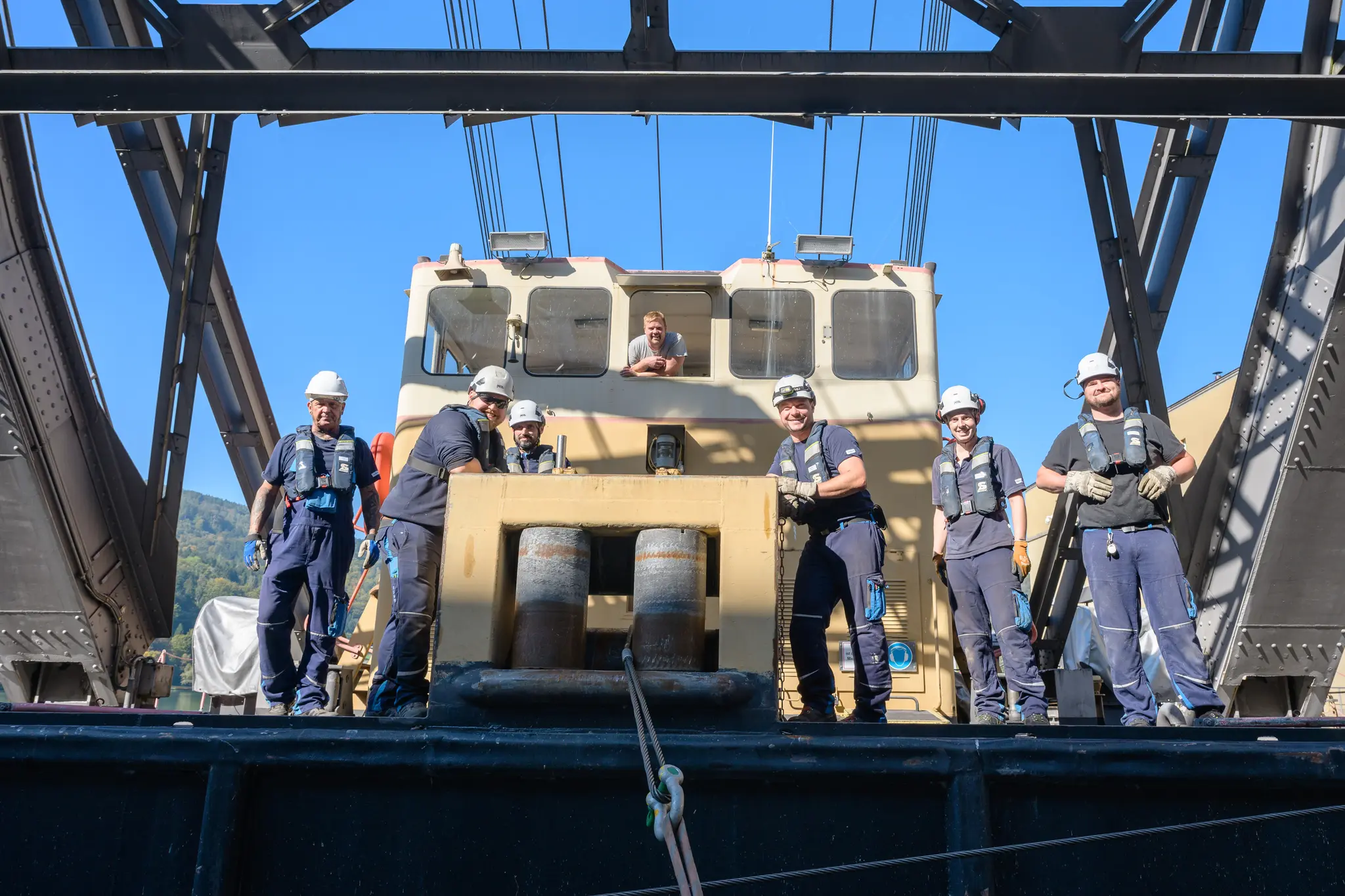 62 Tonnen: Gigantischer Transformator landet im Donaukraftwerk Jochenstein ...