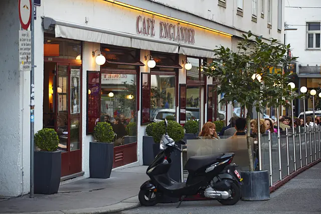 Das Kult-Café „Engländer“ schließt bereits am 8. Oktober, angeblich aufgrund größerer Umbauarbeiten. (Archiv) | Foto: APA-Images / Herbert Lehmann