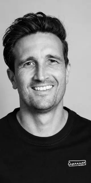 Espressomobil-Gründer Moriz Fleissinger: „Für uns war klar: Wenn wir Matcha machen, dann nicht einfach als zusätzlichen Drink auf der Kaffeekarte, sondern als eigenes Konzept". | Foto: Espressomobil
