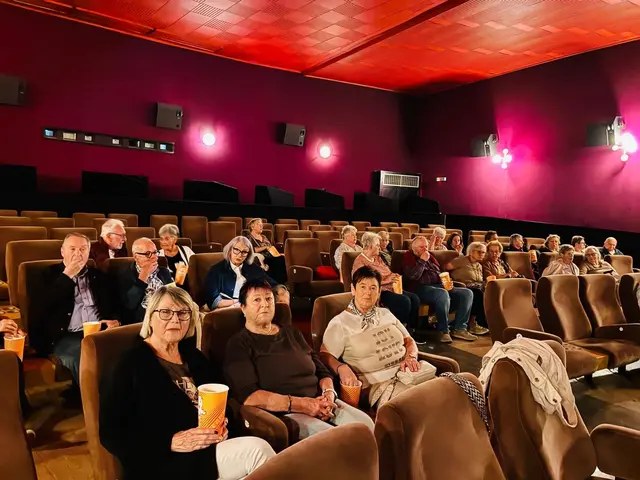 Popcorn und gute Laune: Die Senioren im Kino Wimpassing. | Foto: privat
