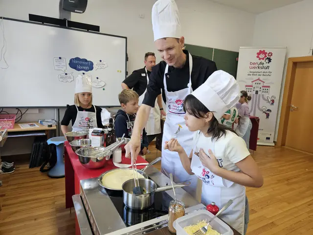 Martin (bfi) kocht mit Lorena, Emilia und Felix. | Foto: Verena Kainz