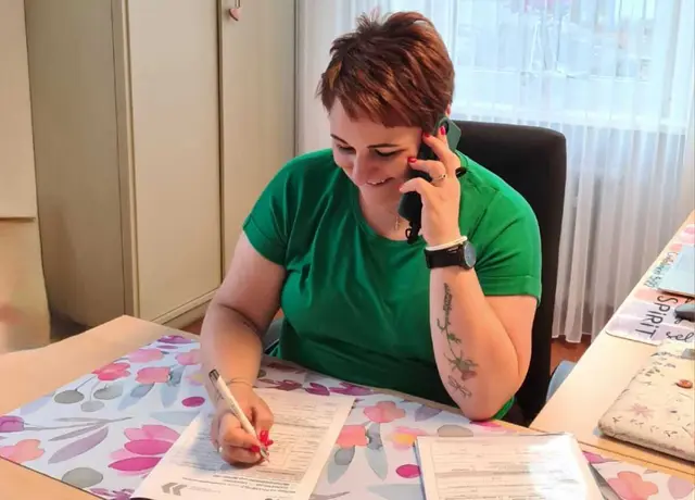 Im Arbeitsalltag einer Community Nurse geht es weniger um pflegerische Tätigkeiten als um Beratung, Organisation und Vernetzung. | Foto: Katharina Hübl