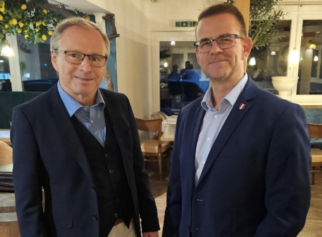 Bezirksparteiobmann Wolfgang Klinger (l.) mit Raimund Doppler (r.), der einstimmig als Obmann der FPÖ St. Georgen bestätigt wurde.  | Foto: FPÖ GR/EF