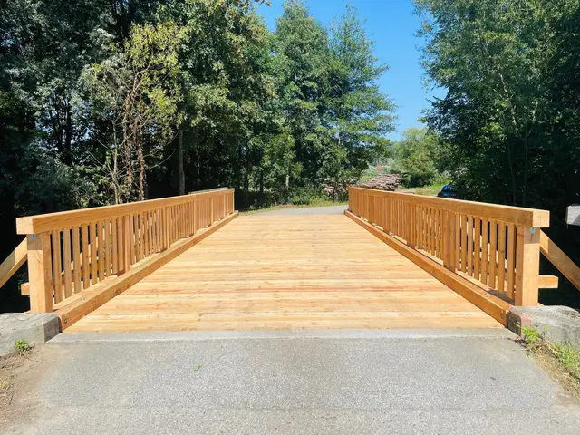 Die Lafnitzbrücke im Mühlweg wurde in Eigenregie durch die Mitarbeiter des Bauhof-Teams der Gemeinde umgesetzt. | Foto: Gemeinde Deutsch Kaltenbrunn