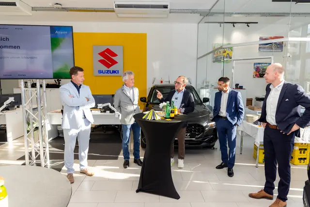 Große Eröffnung des neuen Autopark-Standort in der Innsbrucker Andechsstraße. Im modernisierten Autohaus, nur wenige Schritte von der Autopark-Zentrale am Langen Weg entfernt, sind ab sofort die Marken Suzuki und Xpeng zu Hause.  | Foto: Autopark/Markus Krapf