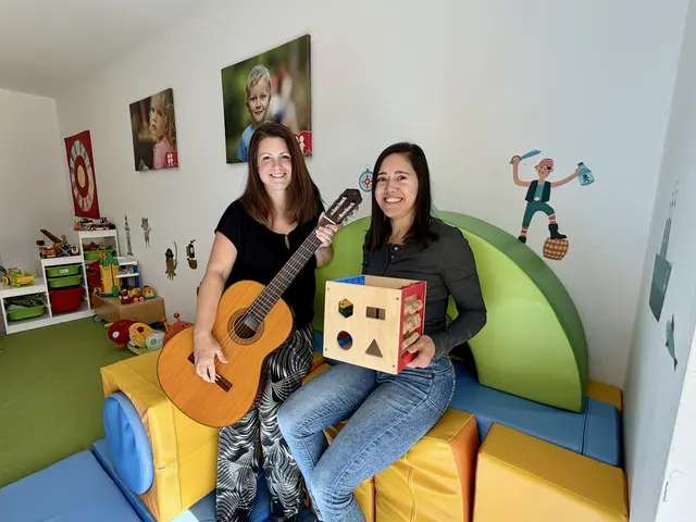 Leiterin Selina Seifert und Mitarbeiterin Christin Zangl in einem der Spielräume im Ekiz in St. Barbara-Mitterdorf.  | Foto: MeinBezirk/Angelina Koidl