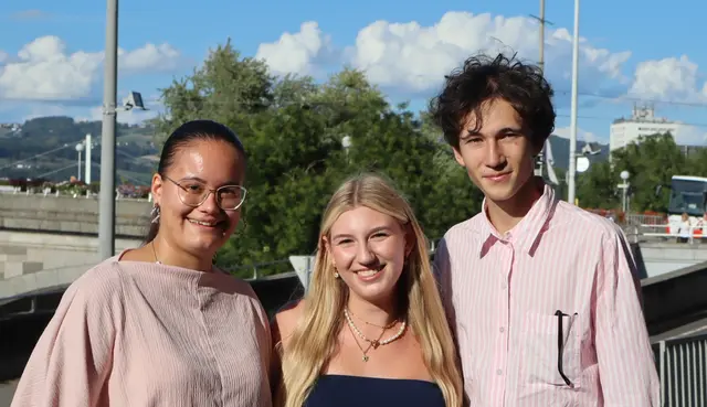Anna Edtbauer (HBLW-Ried), Michaela Zöpfl (BG/BRG Braunau) und Jonas Kickinger (Bafep Ried) sind Teil der neuen Ortsgruppe Braunau-Ried. | Foto: UHS