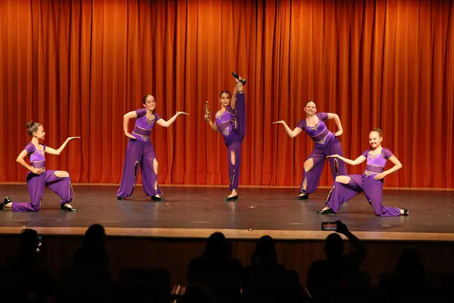 "A friend like me" - Das Steppkinderteam ertanzt sich Platz 1 am World Dance Contest. (v.l.: Lea Preprost, Emely Dorn, Tamina Jost, Alisa Tymoshenko, Arija Bazlen) | Foto: Valeina Dance