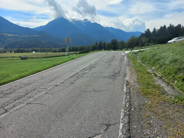 Die B100 Drautal Straße wird ab Montag, dem 12. Oktober 2026, auf rund 700 Metern umfassend saniert. | Foto: Büro LH-Stv. Gruber